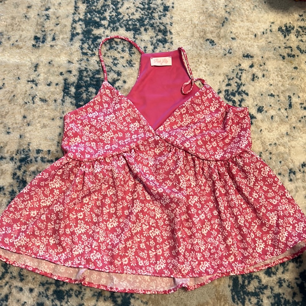 Pink floral tank top.NWOT. Size s